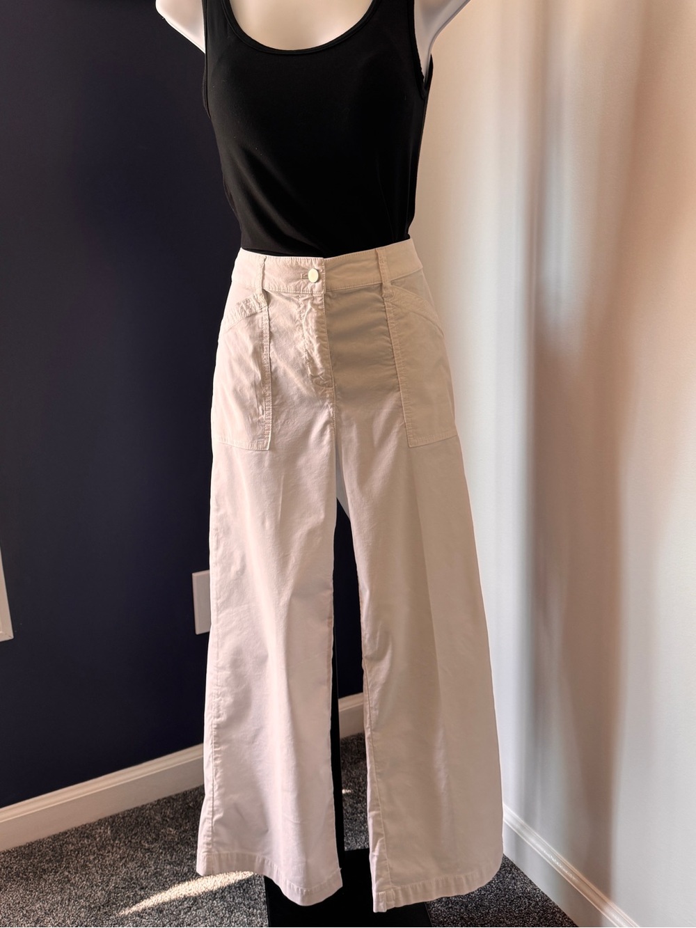 Nicole Miller wide leg cropped white cotton blend pants. Size 2